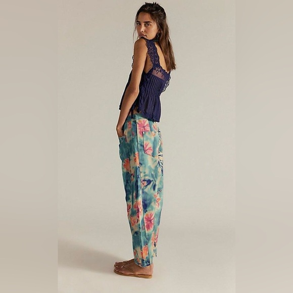 Free People We The Free Good Luck Barrel Floral Jeans ~ 31 🌺 - Picture 2 of 8